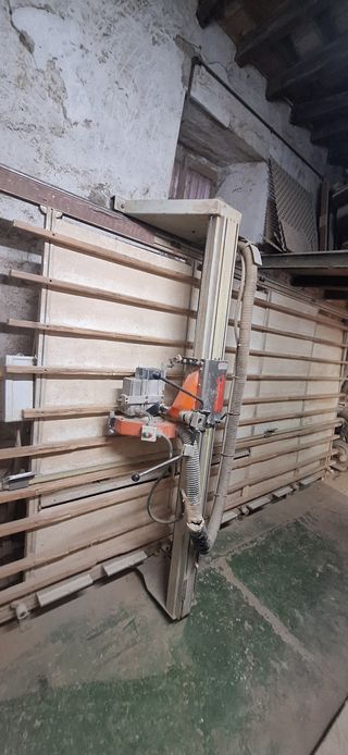 Escuadradora vertical