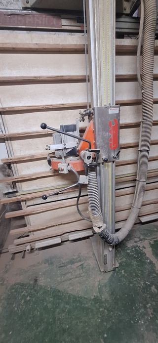 Escuadradora vertical