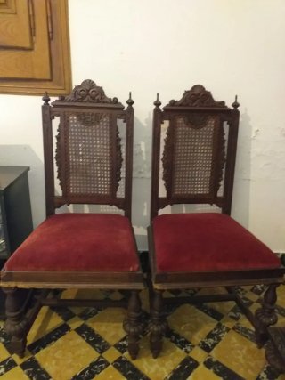 Sillas antiguas de madera tapizadas