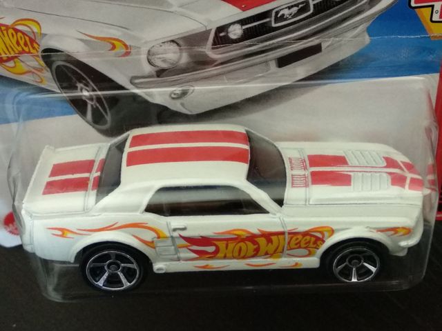 Hot Wheels '67 Ford Mustang Coupe