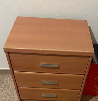 Muebles varios: sofá, 3 mesitas, cabecero,etc
