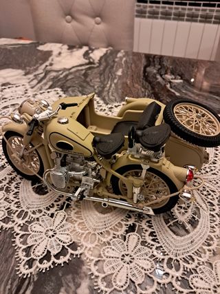 Moto con sidecar escala 1:10 ideal Madelman nueva 
