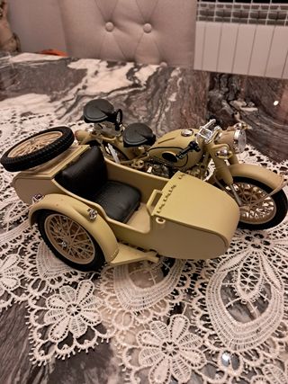 Moto con sidecar escala 1:10 ideal Madelman nueva 