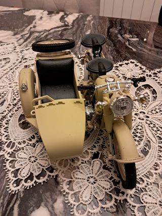 Moto con sidecar escala 1:10 ideal Madelman nueva 