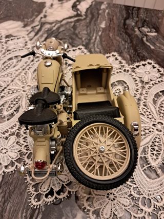 Moto con sidecar escala 1:10 ideal Madelman nueva 
