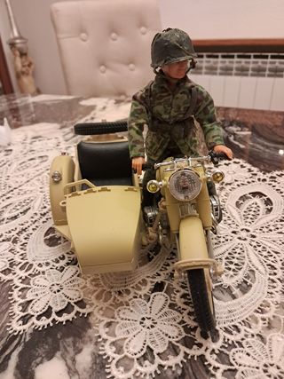 Moto con sidecar escala 1:10 ideal Madelman nueva 