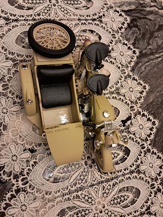 Moto con sidecar escala 1:10 ideal Madelman nueva 