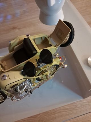 Moto con sidecar escala 1:10 ideal Madelman nueva 