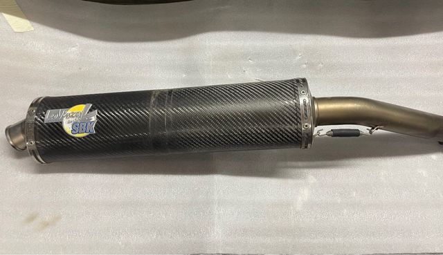 Escape Yamaha R6 1999-2005 Leovince SBK carbono