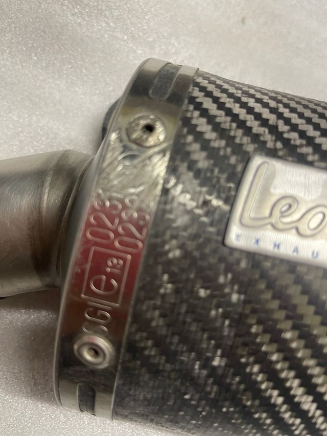 Escape Yamaha R6 1999-2005 Leovince SBK carbono