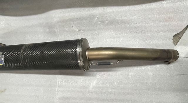 Escape Yamaha R6 1999-2005 Leovince SBK carbono