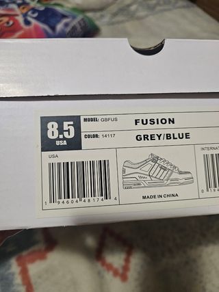 Zapatillas Globe Azules y Blancas