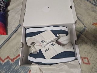 Zapatillas Globe Azules y Blancas
