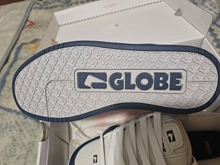 Zapatillas Globe Azules y Blancas