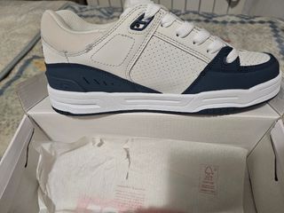 Zapatillas Globe Azules y Blancas