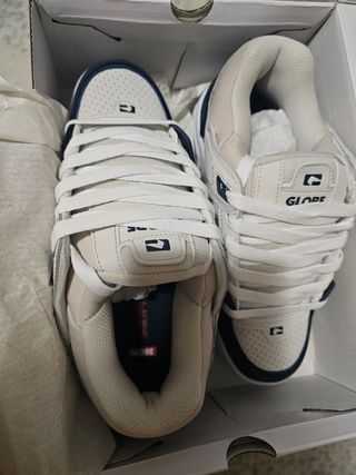 Zapatillas Globe Azules y Blancas