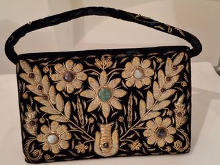 Bolso joya terciopelo negro y técnica zardozi