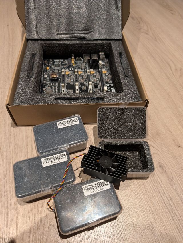 Placa Turing Pi 2 y módulos RK1