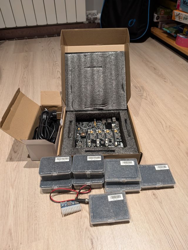 Placa Turing Pi 2 y módulos RK1