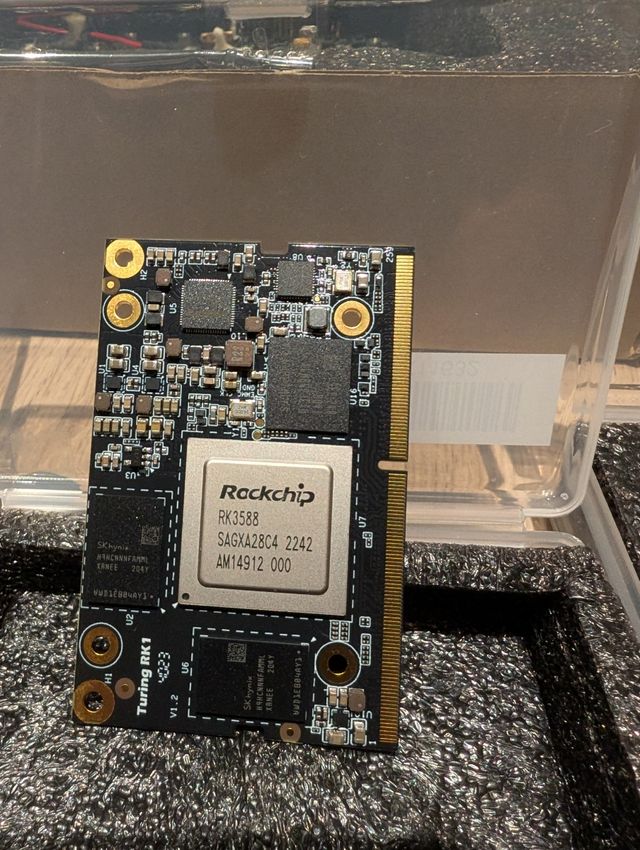 Placa Turing Pi 2 y módulos RK1