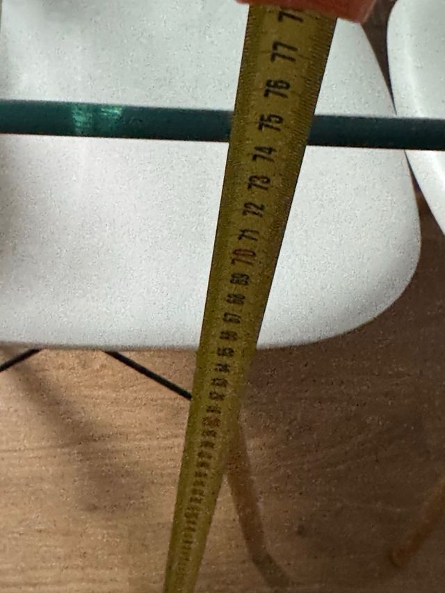 MESA DE CRISTAL CON 5 SILLAS DISEÑO NÓRDICO