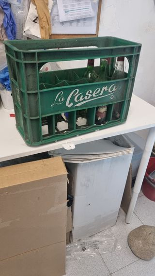 Caja de gaseosas La Casera verde