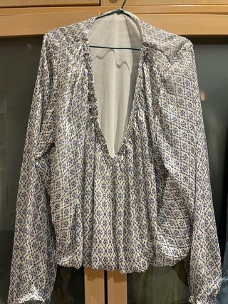 Camisa Zara escote azul y blanco