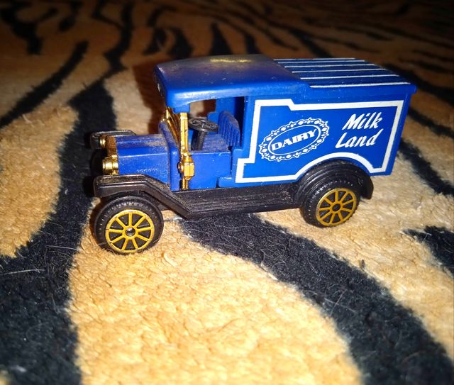 CAMIÓN MINIATURA MILK LAND LECHERA DAIRY