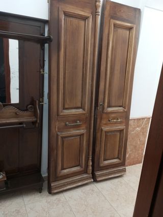 Puertas de madera maciza antiguas