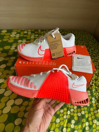 Nike Metcon 9 White Magic Ember talla 39