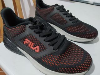 Zapatillas Fila Negras y Rojas Talla 41, casi 42 