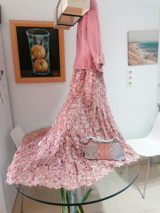 Vestido de fiesta rosa con flores