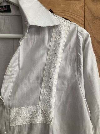 Blusa beige con encaje
