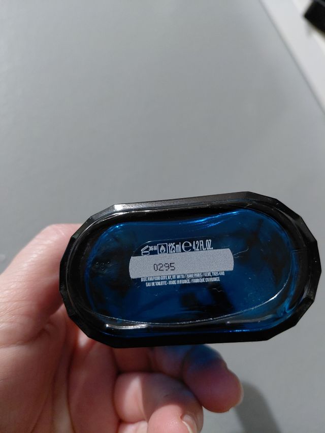 Bottiglie di profumo vuote