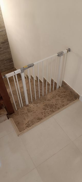 Barrera seguridad niños escaleras Hauck