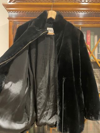 Chaqueta pelo sintético Zara negra