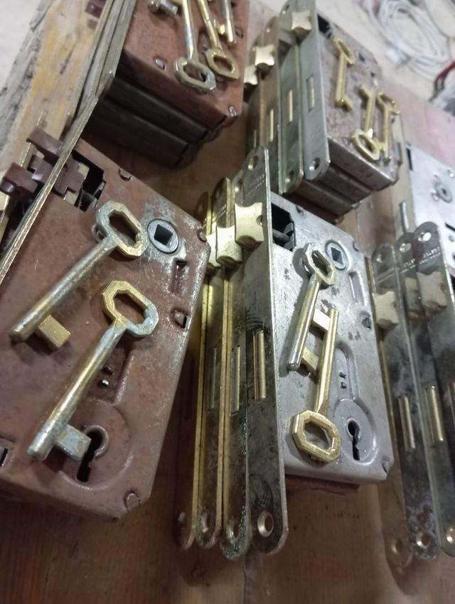 16 Serrature per porte interne con chiavi