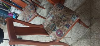 Mesa comedor y 6 sillas vintage madera. Urge vende