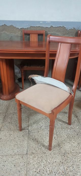 Mesa comedor y 6 sillas vintage madera. Urge vende