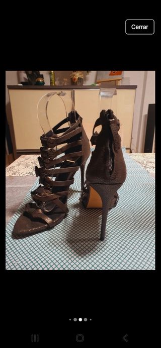 Zapatos de tacón gladiador marrones y dorados