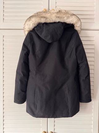 Parka REDSKINS negra con capucha y pelo