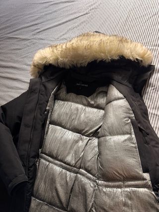 Parka REDSKINS negra con capucha y pelo