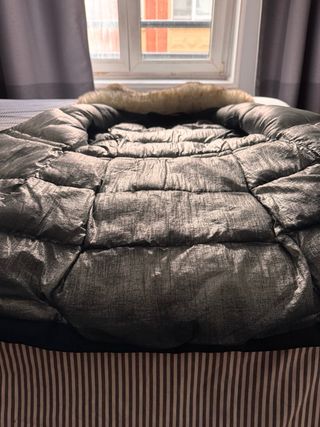 Parka REDSKINS negra con capucha y pelo