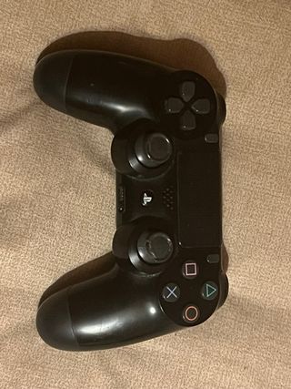 PS4 (PlayStation 4) con mando y 2 juegos