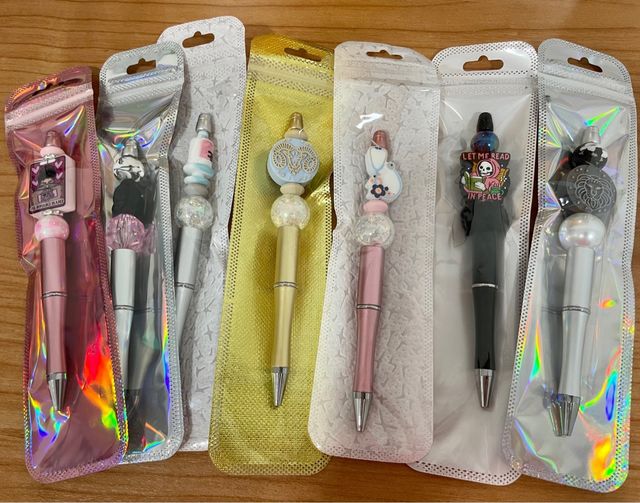 Bolígrafos con cuentas de silicona decoradas