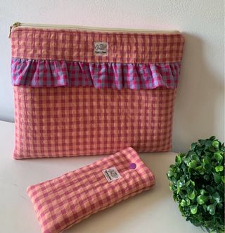 Funda iPad Zipery y bies cuadros rosa