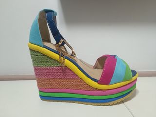 Sandalias de cuña multicolor talla 40