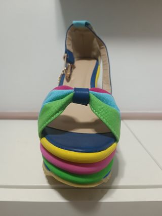 Sandalias de cuña multicolor talla 40