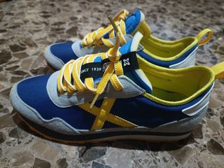 Zapatillas munich usadas solo una vez 
