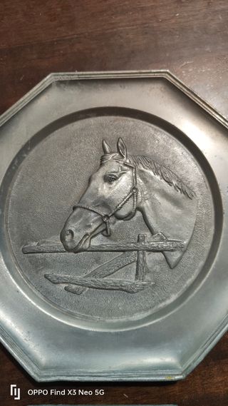 2 piatti decorativi in peltro